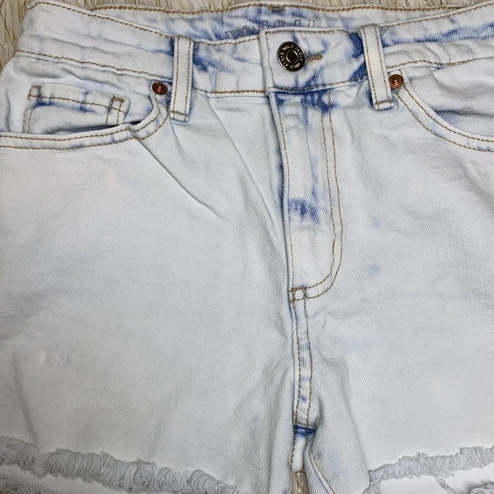 Wild Fable - White Stonewashed Mom Short Size 0 - Picture 3 of 6